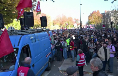 Acte III de la colère sociale: le cortège défile à Nantes avec quelques tensions