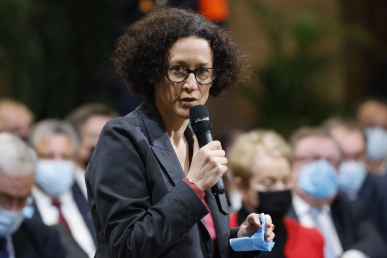 Emmanuelle Wargon à Liévin, le 2 février 2022. ( AFP / LUDOVIC MARIN )