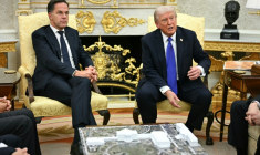 Donald Trump et Mark Rutte, le secrétaire général de l'Otan, le 22 octobre 2025 à la Maison Blanche ( AFP / Jim WATSON )