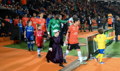 Le FC Lorient a crée un brassard en filet de pêche