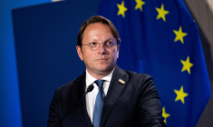 Photo d'archives de Oliver Varhelyi, le commissaire européen chargé du voisinage et de l'élargissement, à Stockholm, en Suède