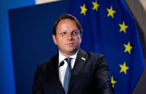 Photo d'archives de Oliver Varhelyi, le commissaire européen chargé du voisinage et de l'élargissement, à Stockholm, en Suède