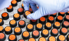 Des fragrances dans un laboratoire. (illustration) ( AFP / MICHAEL MATTHEY )