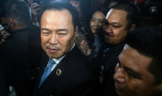 Le Premier ministre élu thaïlandais Anutin Charnvirakul quitte le parlement à Bangkok, le 5 septembre 2025 ( AFP / Chanakarn Laosarakham )