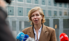 Anne-Claire Legendre, nouvelle directrice de l'Institut du monde arabe (IMA), s'adresse à la presse à l'Institut du monde arabe (IMA), le 17 février 2026 à Paris ( AFP / GEOFFROY VAN DER HASSELT )