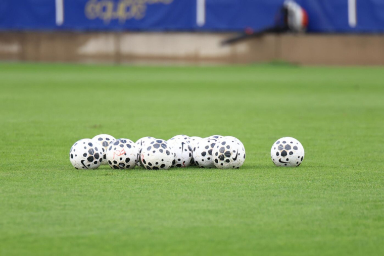 Au Danemark, un gardien offre la victoire sur coup franc