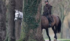 Andrew Mountbatten-Windsor monte à cheval dans le grand parc de Windsor