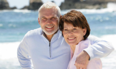 Pensez à prévoir votre retraite le plus tôt possible. Couple de séniors.(© DR)