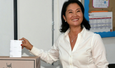 La candidate de droite du parti Fuerza Popular, Keiko Fujimori, lors de son vote à Lima le 12 avril 2026 ( AFP / STRINGER )