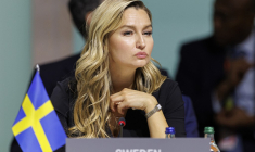 ( POOL / MICHAEL BUHOLZER )