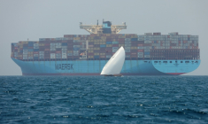 Un porte-conteneur géant de l'armateur Maersk au large de Dubaï, le 4 juin 2022 ( AFP / Karim SAHIB )