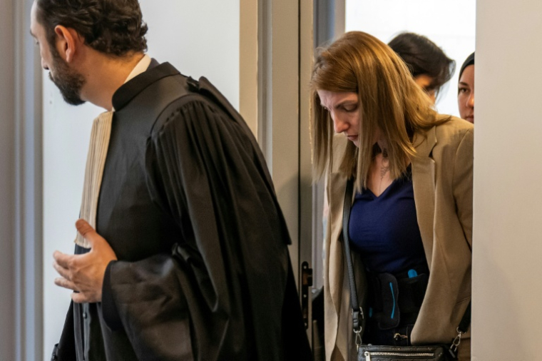 Laëtitia R arrive pour le procès de son ex-compagnon Guillaume B, devant le tribunal des Alpes-de-Haute-Provence à Digne-les-Bains, le 18 mai 2026 ( AFP / MIGUEL MEDINA )