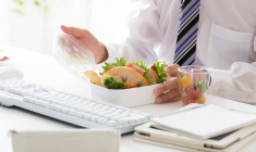 Gestion des titres-restaurant : une réforme inspirée des chèques-vacances en discussion / iStock.com - kazoka30