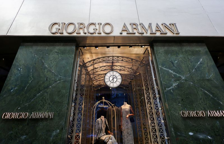 Une boutique Giorgio Armani à Milan
