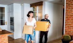 Le bail de location est un contrat qui encadre la mise à disposition d’un logement par le bailleur au profit du locataire.