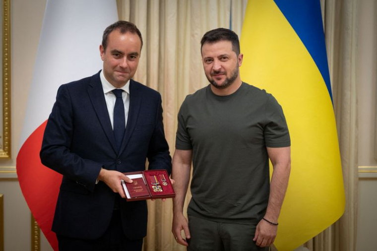 Le président ukrainien Zelensky et le ministre français des Armées Lecornu se rencontrent à Kiev