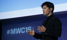 Le fondateur et PDG de Telegram Pavel Durov prononce un discours lors du Mobile World Congress à Barcelone