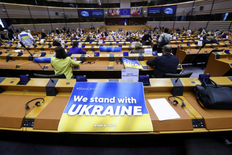 UKRAINE: LES EURODÉPUTÉS VONT ENTENDRE ZELENSKI ET QUALIFIER LA RUSSIE D'"ETAT VOYOU"