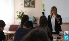 Ukraine : une nouvelle vie "russe" reprend à Marioupol