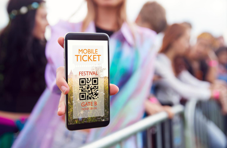 Découvrez nos solutions pour revendre des billets de spectacle ou acheter des billets d’occasion. ( crédit photo : Shutterstock )