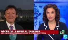 Mort d'Elizabeth II : la foule se masse devant Buckingham pour rendre hommage à la reine