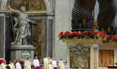 Le pape François dirige la messe marquant la Journée mondiale de la paix dans la basilique Saint-Pierre au Vatican