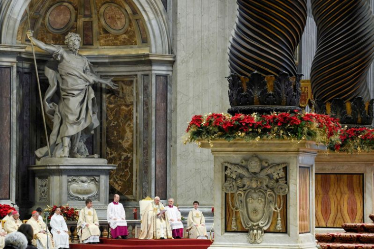 Le pape François dirige la messe marquant la Journée mondiale de la paix dans la basilique Saint-Pierre au Vatican
