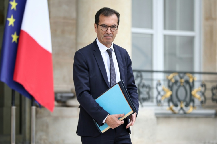 Le ministre du Travail, Jean-Pierre Farandou, quittant l'Elysée après un Conseil des ministres, Paris, le 1er juillet 2026 ( AFP / SIMON WOHLFAHRT )