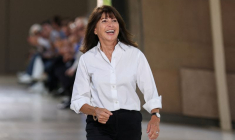 La créatrice Véronique Nichanian assiste au défilé de sa collection Homme Printemps/Été 2026 pour la maison de mode Hermès