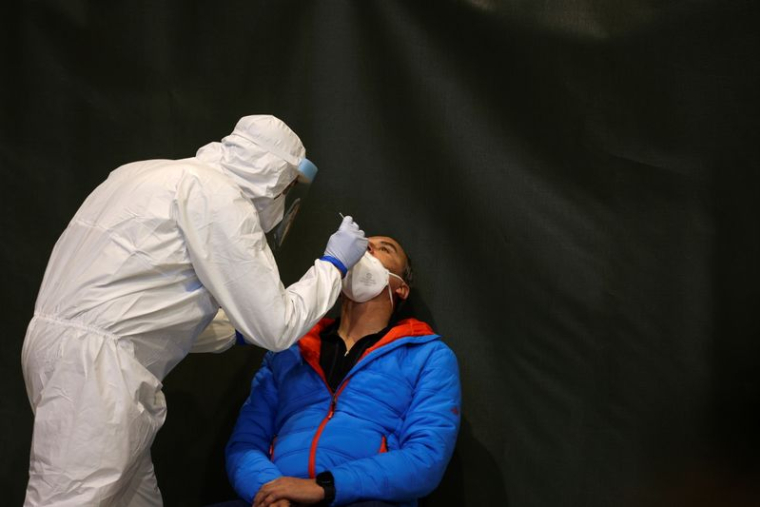 AVEC PRÈS DE 14.000 NOUVEAUX CAS EN 24 HEURES, LA FRANCE RESTE AU-DESSUS DE "L'OBJECTIF DES 5.000"