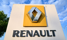 Photographie du logo de Renault à l'entrée de l'usine de Choisy-le-Roi (Val-de-Marne). ( AFP / BERTRAND GUAY )