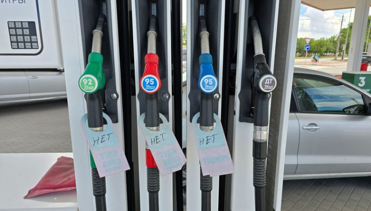 Pénurie de carburant en Crimée sur fond de conflit entre la Russie et l'Ukraine