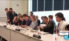 La COP28 joue les prolongations pour parvenir à un accord sur la sortie des énergies fossiles