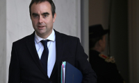 Le Premier ministre Sébastien Lecornu à la sortie du premier Conseil des ministres de son gouvernement à l'Elysée, le 14 octobre 2025 à Paris  ( AFP / JULIEN DE ROSA )