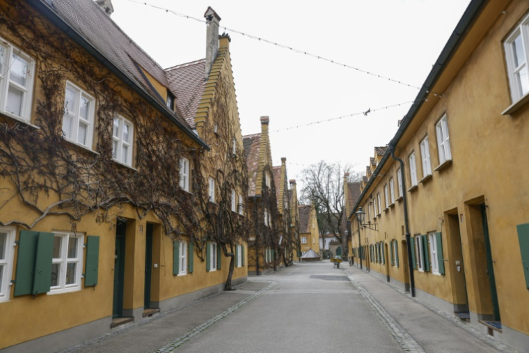 Une rue de la résidence Fuggerei, le 1er avril 2025 à Augsbourg, dans le sud de l'Allemagne ( AFP / Michaela STACHE )