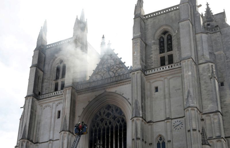 FRANCE: L’INCENDIAIRE DE LA CATHÉDRALE DE NANTES "DÉPASSÉ" PAR LES ÉVÉNEMENTS