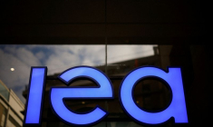 Le logo de l'Agence internationale d'énergie à Paris