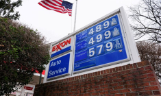 Les prix à la pompe grimpent alors que la guerre en Iran menace la chaîne d'approvisionnement