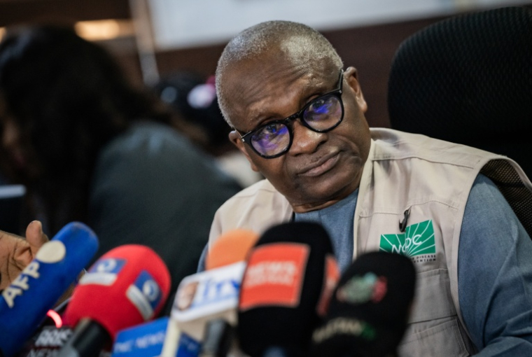 Jide Idris, directeur du Centre nigérian de contrôle et de prévention des maladies (NCDC), s'adresse à la presse à Abuja, le 25 octobre 2026 ( AFP / Taibat Ajiboye )