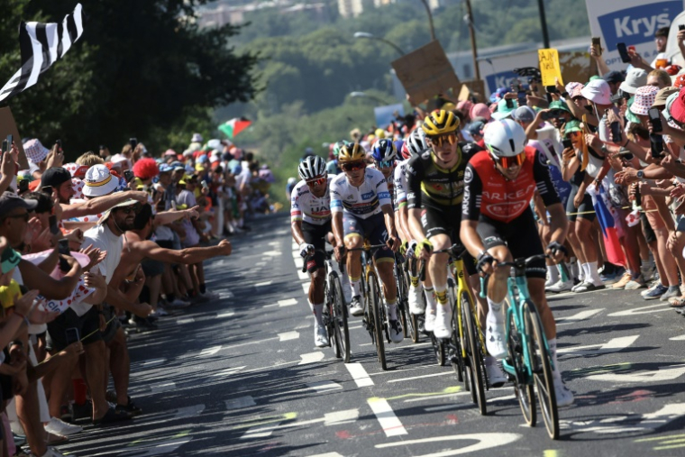 Les leaders du Tour de France dans le final de la 11e étape, le 16 juillet 2025 près de Toulouse ( AFP / Anne-Christine POUJOULAT )