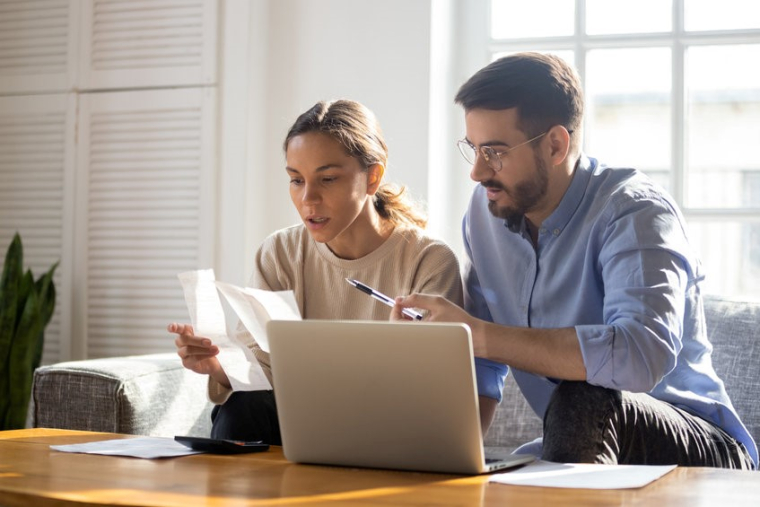 Comme tout produit financier, le PEE et le PER Collectif comportent des frais. (Crédit photo: 123RF)