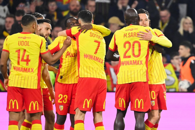 Lens (re)passe leader avec la manière