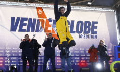 Voile - Arrivée du vainqueur du Vendée Globe