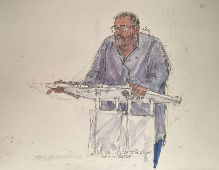 Croquis d'audience montrant l'ex-anesthésiste Frédéric Péchier à son procès à la cour d'assises de Besançon, le 8 septembre 2025 ( AFP / Benoit PEYRUCQ )