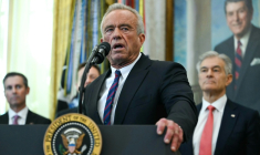 Le ministre américain de la Santé, Robert Kennedy Jr, le 6 novembre 2025 à la Maison Blanche, à Washington ( AFP / ANDREW CABALLERO-REYNOLDS )