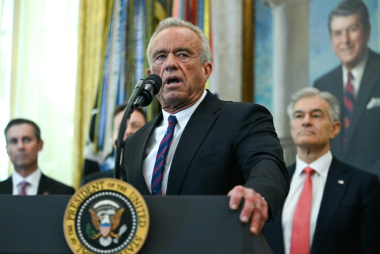Le ministre américain de la Santé, Robert Kennedy Jr, le 6 novembre 2025 à la Maison Blanche, à Washington ( AFP / ANDREW CABALLERO-REYNOLDS )