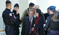 L'ancien PDG du cimentier français Lafarge, Bruno Lafont, arrive au tribunal de Paris le 4 novembre 2025 ( AFP / Dimitar DILKOFF )