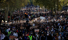 Manifestation contre la vie chère à Paris, le 17 octobre 2026 ( AFP / GEOFFROY VAN DER HASSELT )