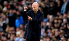 On connaît la nature des propos tenus par Arne Slot aux arbitres lors d’Everton-Liverpool