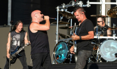 (g-d) John Moyer, David Draiman, Dan Donegan et Mike Wengren du groupe Disturbed en concert à Austin, le 13 octobre 2018 au Texas ( AFP / SUZANNE CORDEIRO )